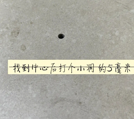 泰州瓷砖空鼓维修公司专业解答在瓷砖铺贴过程中，如果砂料搅拌不均匀，将会带来以下问题