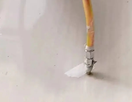 泰州瓷砖空鼓维修公司专业解答在瓷砖铺贴过程中，如果使用的砂料过粗（如全部使用了粗砂），可能会导致以下问题